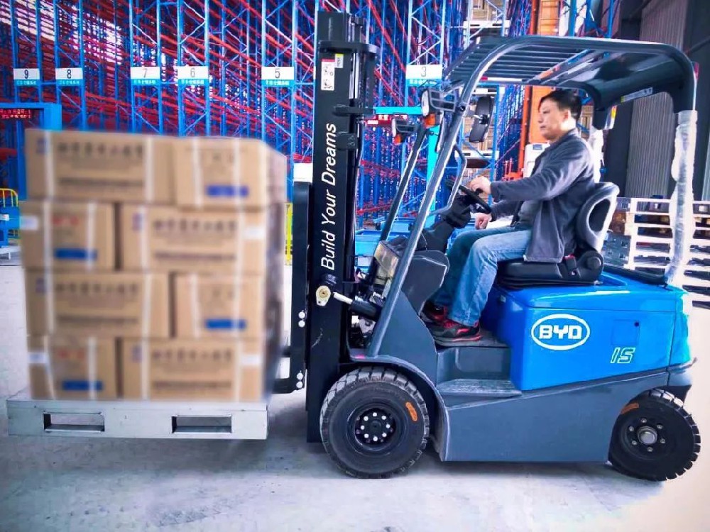 “智”在必行，比亞迪叉車打造“向上、向善”搬運新未來